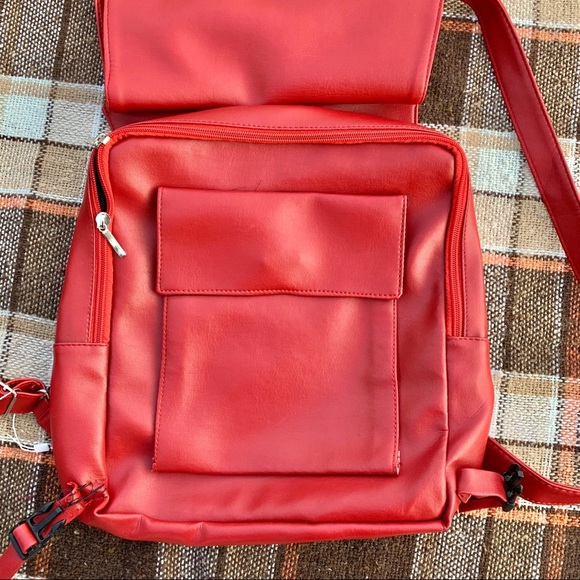 Red PU leather backpack - Picture 2 of 4
